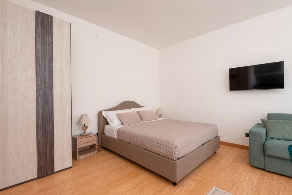 16 Apartment *